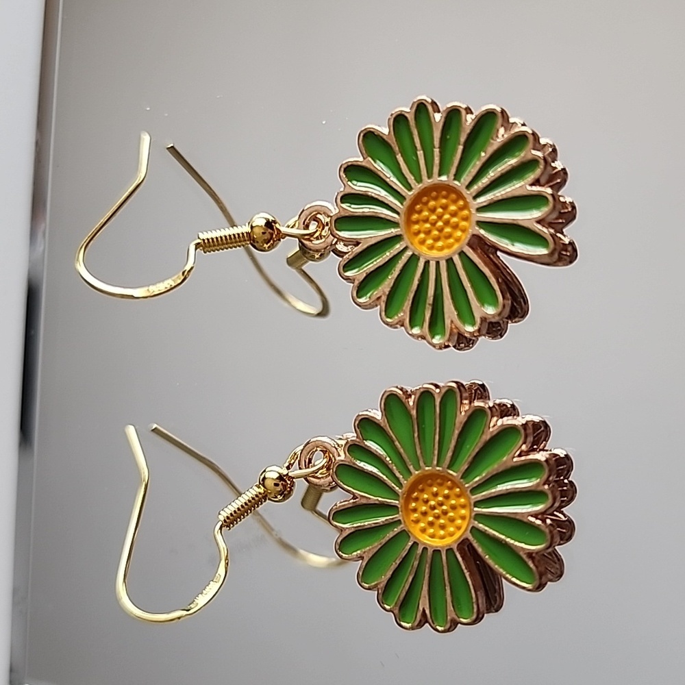 🌺FUN Gold Green Hippie Daisy earrings  925S With Quality Tibeten - Picture 2 of 6